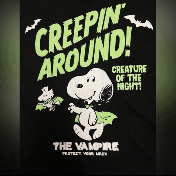 Peanuts Snoopy Vampire Creepin' Around Graphic Tee Shirt Unisex Size Large - Picture 2 of 4
